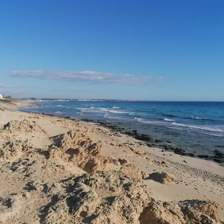 Casa Con Veranda A 10 Min Dal Mare